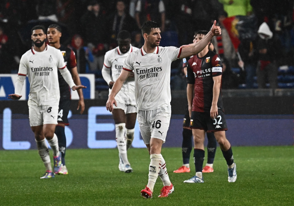 热那亚队主帅因健康问题缺席比赛的简单介绍