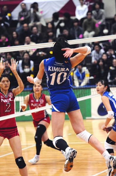 日本男子排球队登顶,势不可挡 日本男子排球队登顶,势不可挡