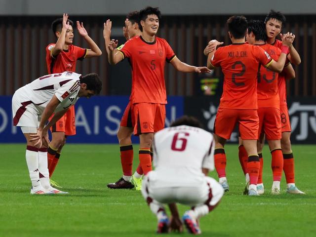 爱游戏登录-某支亚洲球队在国际比赛中绝地逆转