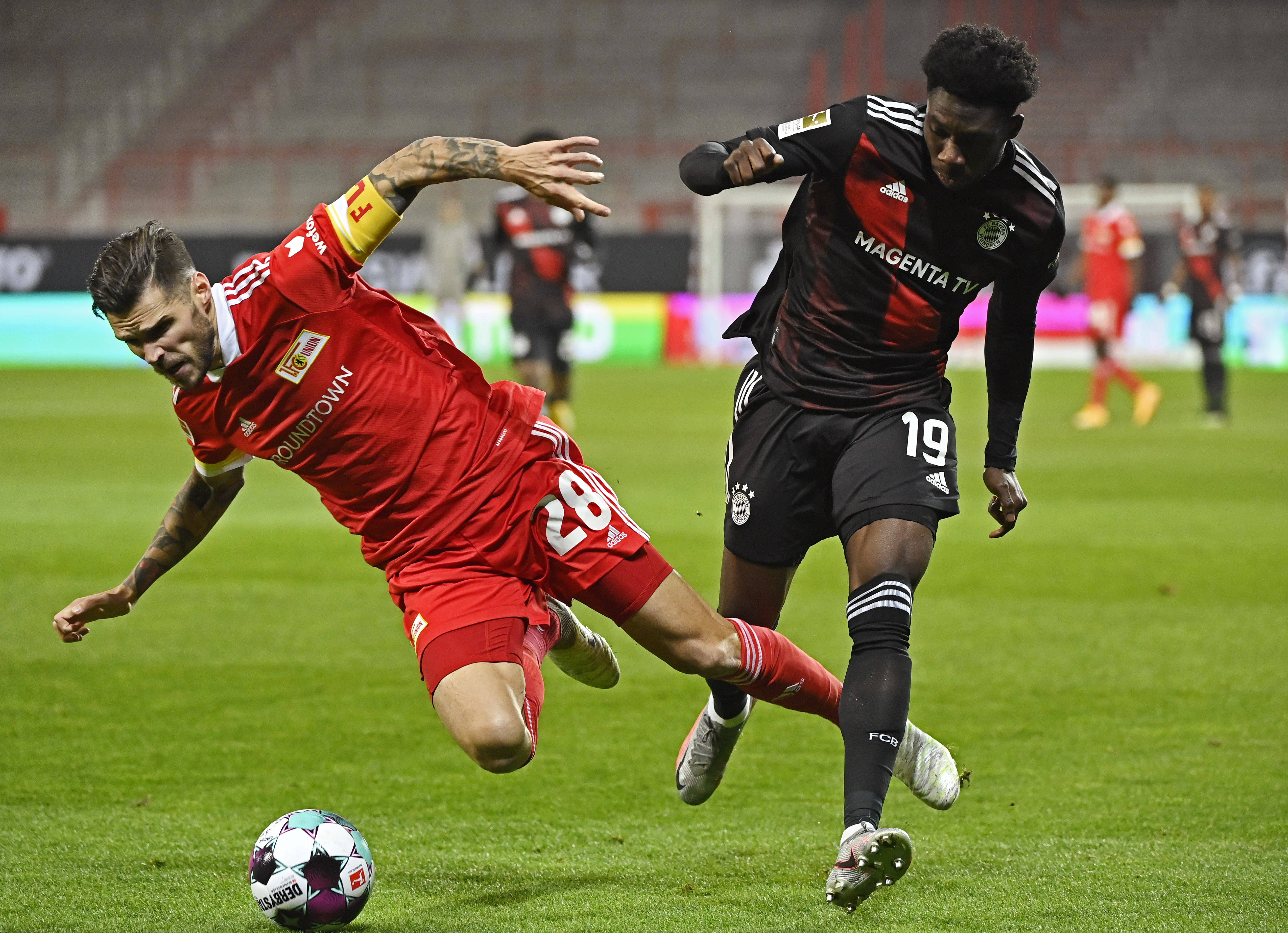 包含不来梅下层联赛喜获全胜，晋级次轮的词条