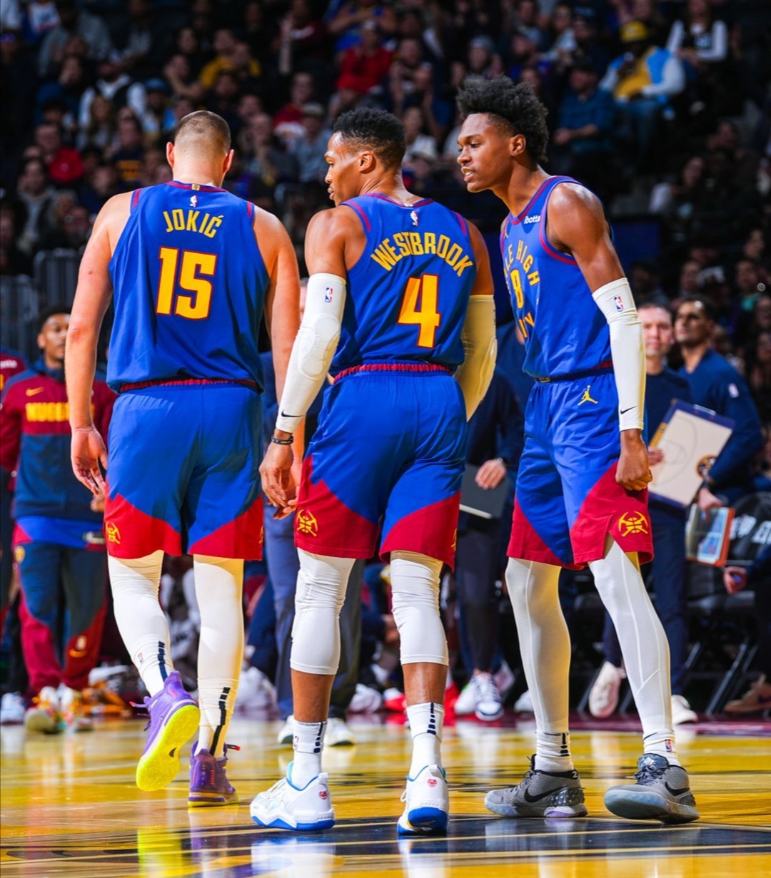 关于国王血拼掘金，德隆洛瑞联手难挡的信息