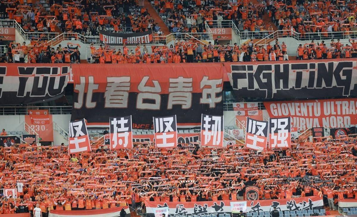 爱游戏官网网页版入口-激烈竞争！足球赛事再度引爆球迷热情的简单介绍