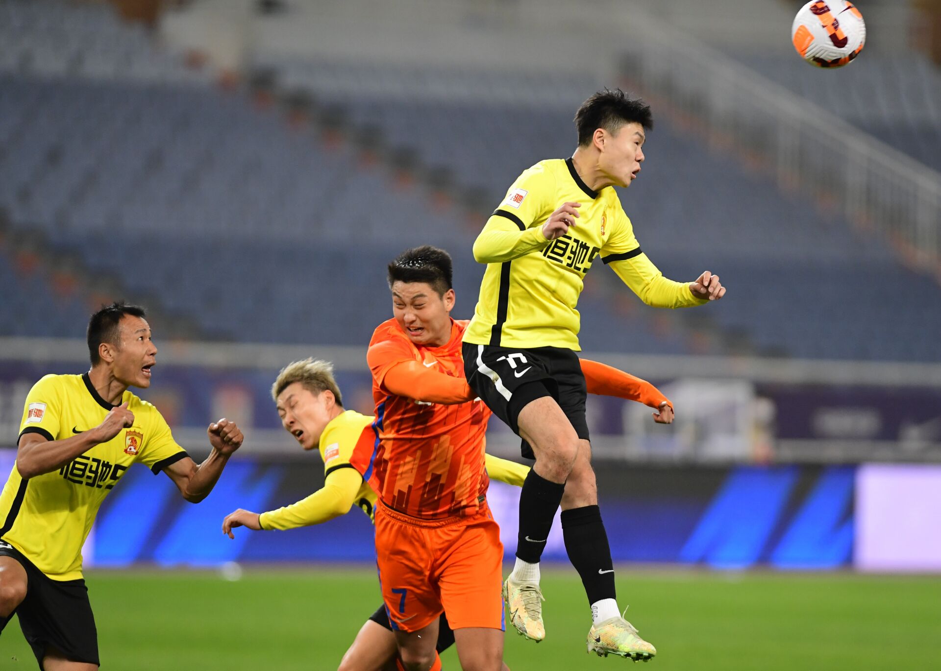 爱游戏官网-叙利亚阿尔希拉压哨绝杀，闯入亚冠半决赛的简单介绍