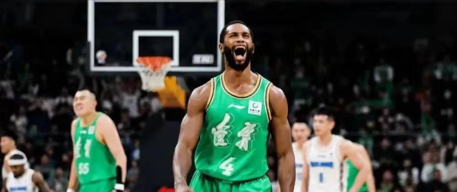 尼克斯中锋上演帽子戏法,球队士气高涨迎接下一场比赛的简单介绍 尼克斯中锋上演帽子戏法,球队士气高涨迎接下一场比赛的简单介绍