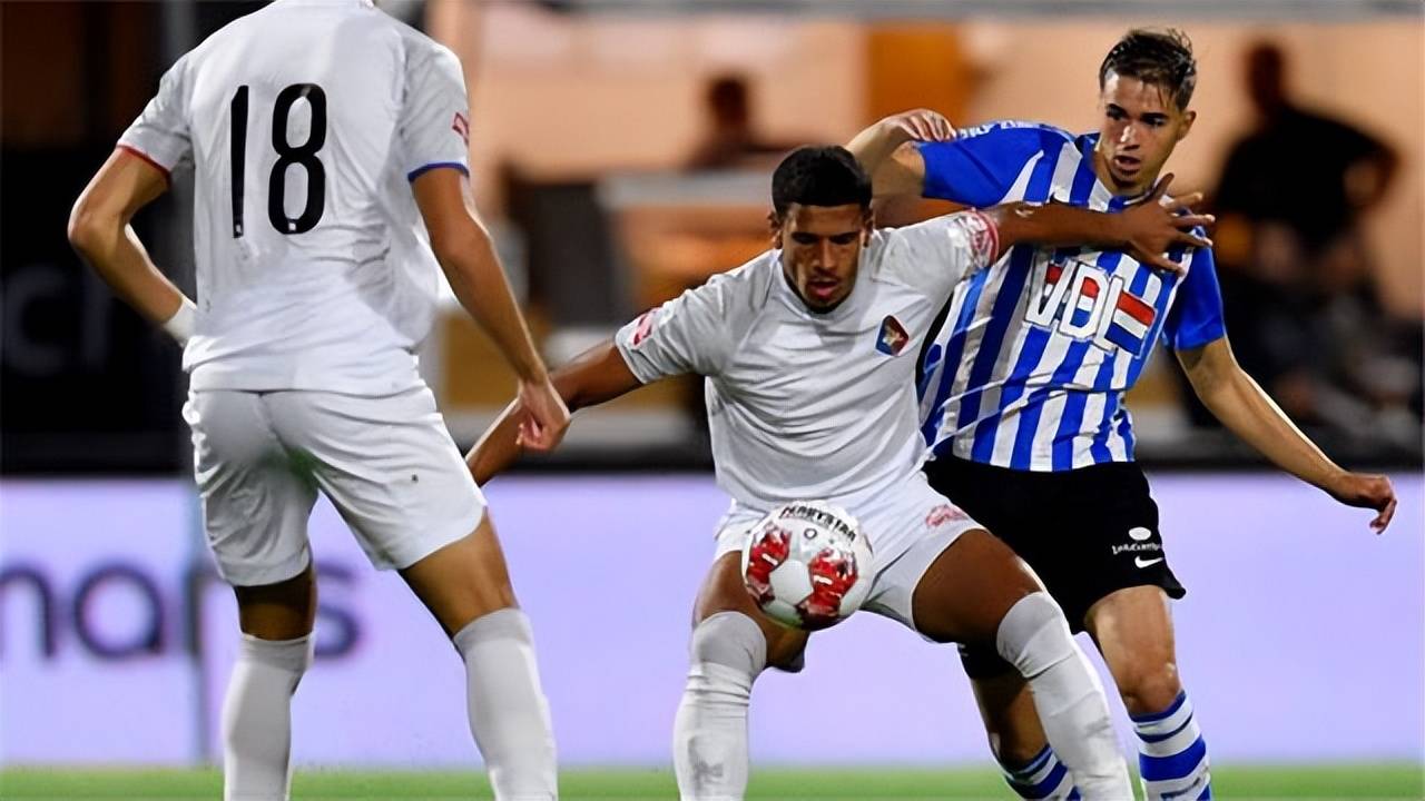 爱游戏官网-荷甲精英赛：马斯特里赫特赢球积分上涨