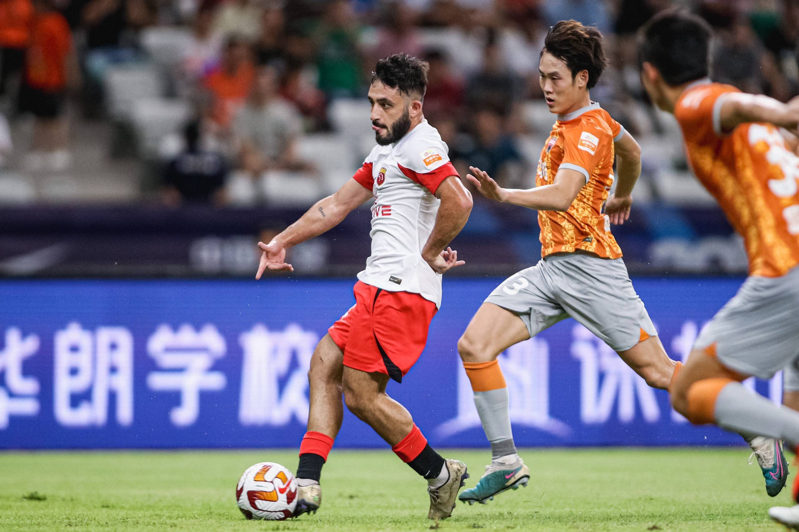 爱游戏中国官网-尤文图斯客场旗开得胜，向冠军发起冲刺！