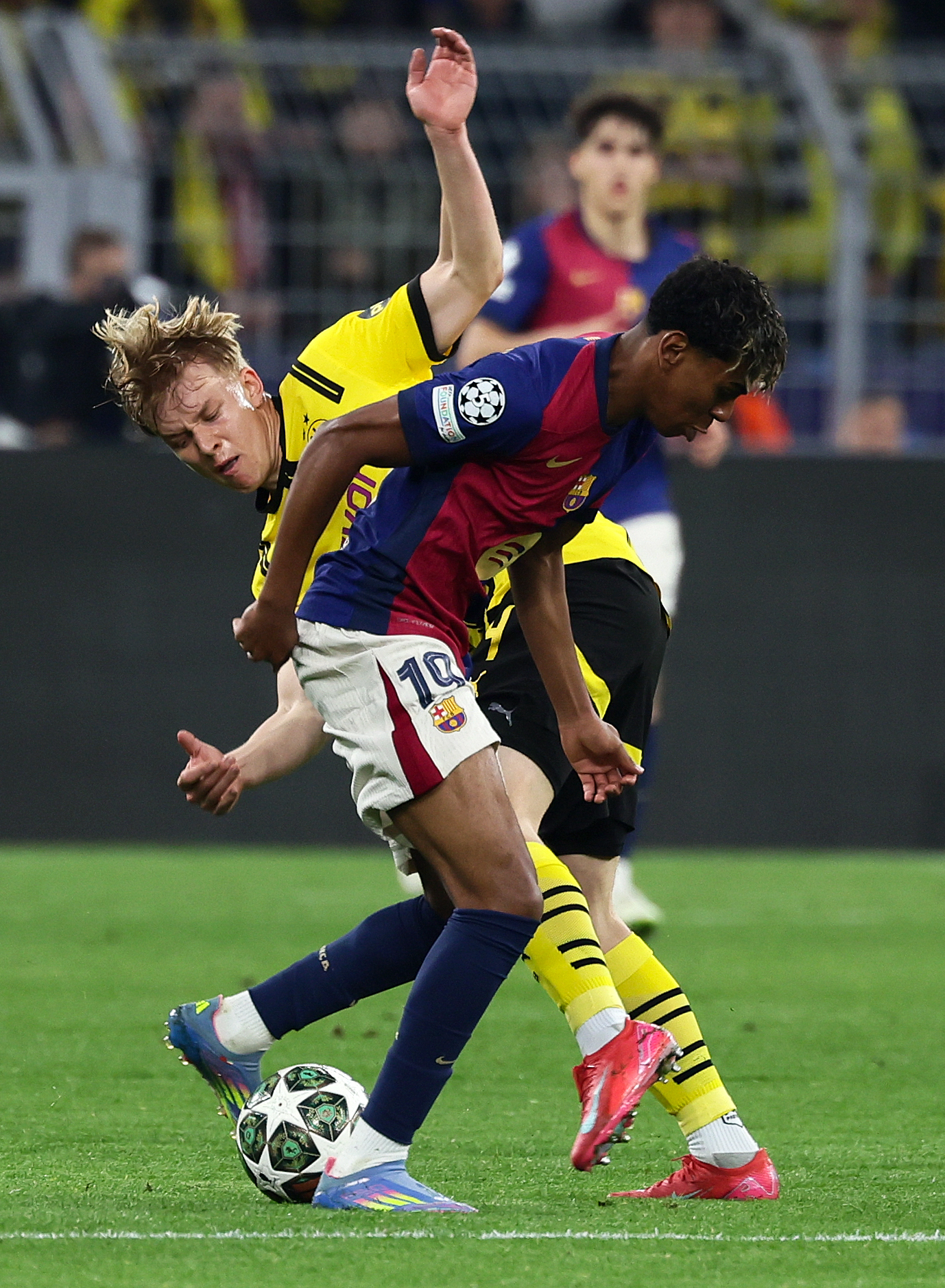 巴塞罗那足球俱乐部冲击联赛冠军