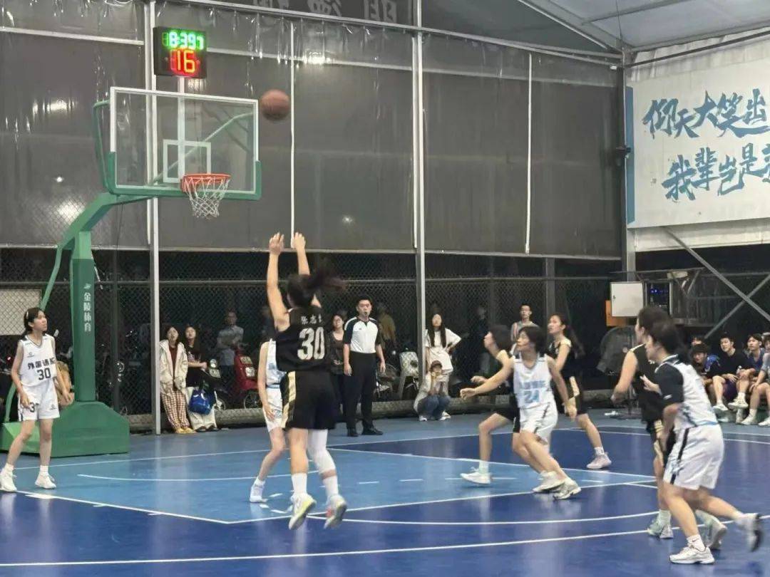 爱游戏官方登录入口-精准传球展现团队默契，助球队赢得胜利