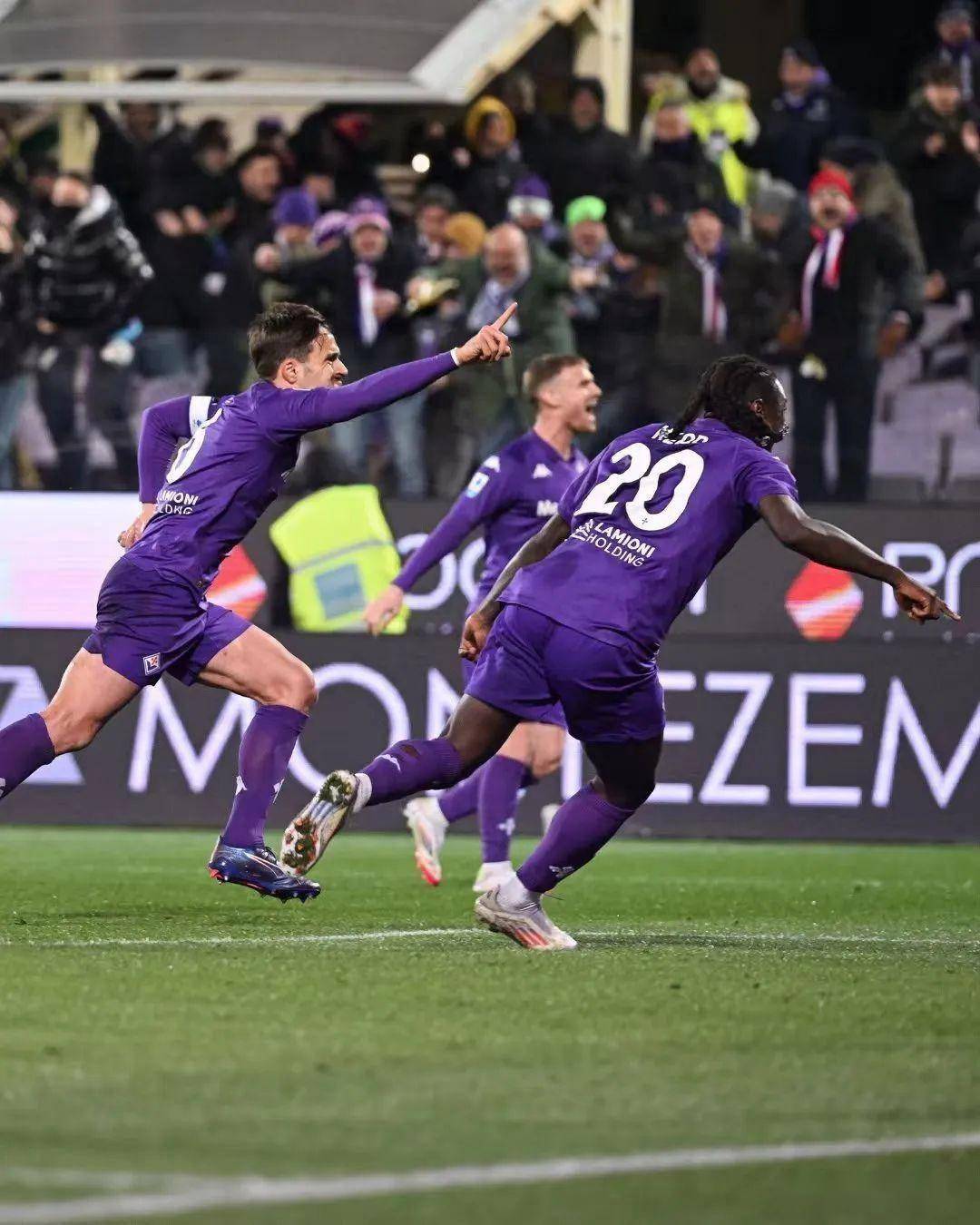 包含佛罗伦萨主场获胜，重振保级信心的词条