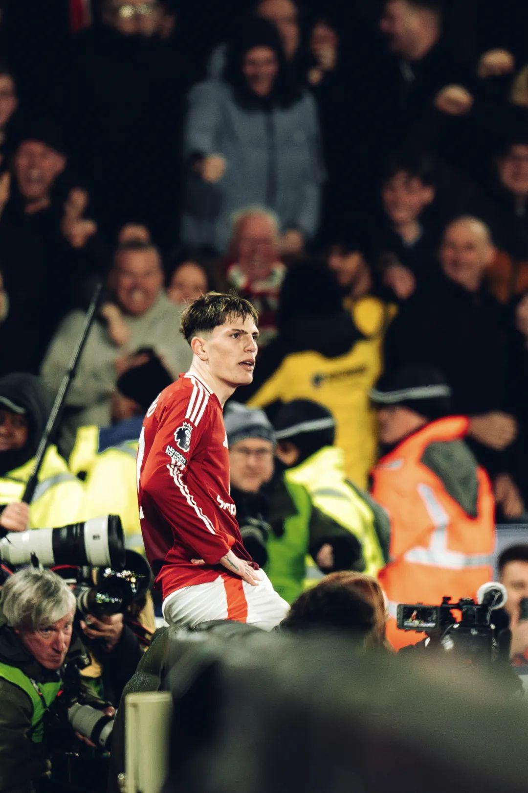 曼联门将保持神勇，守住球门