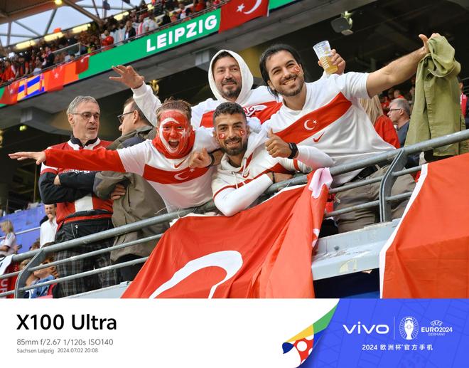 瑞士与土耳其争夺3分,比赛激烈 瑞士与土耳其争夺3分,比赛激烈