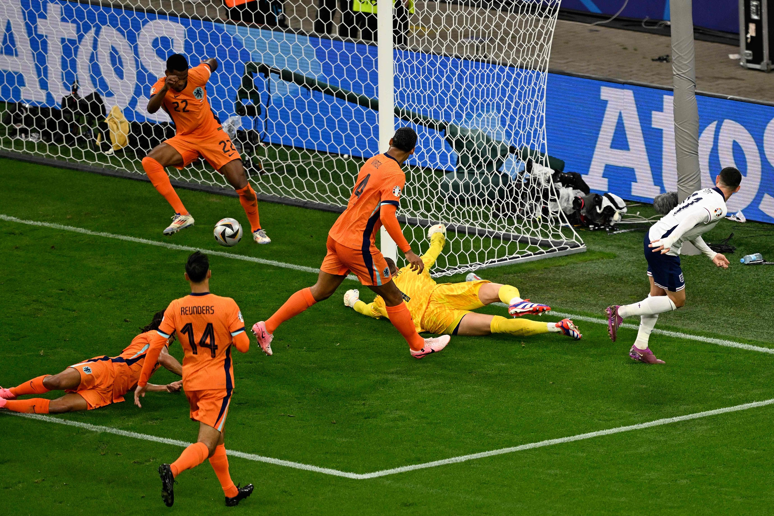 爱游戏官方登录入口-关于荷兰国家队在欧预赛中夺取关键胜利的信息