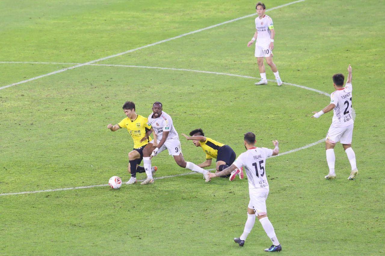 包含广州恒大攻击风格强烈，如何在比赛中做好整体的战术安排？的词条