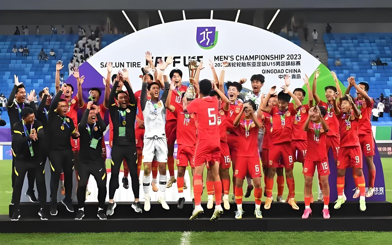 爱游戏-足球赛事接连精彩，球员实力不容小觑