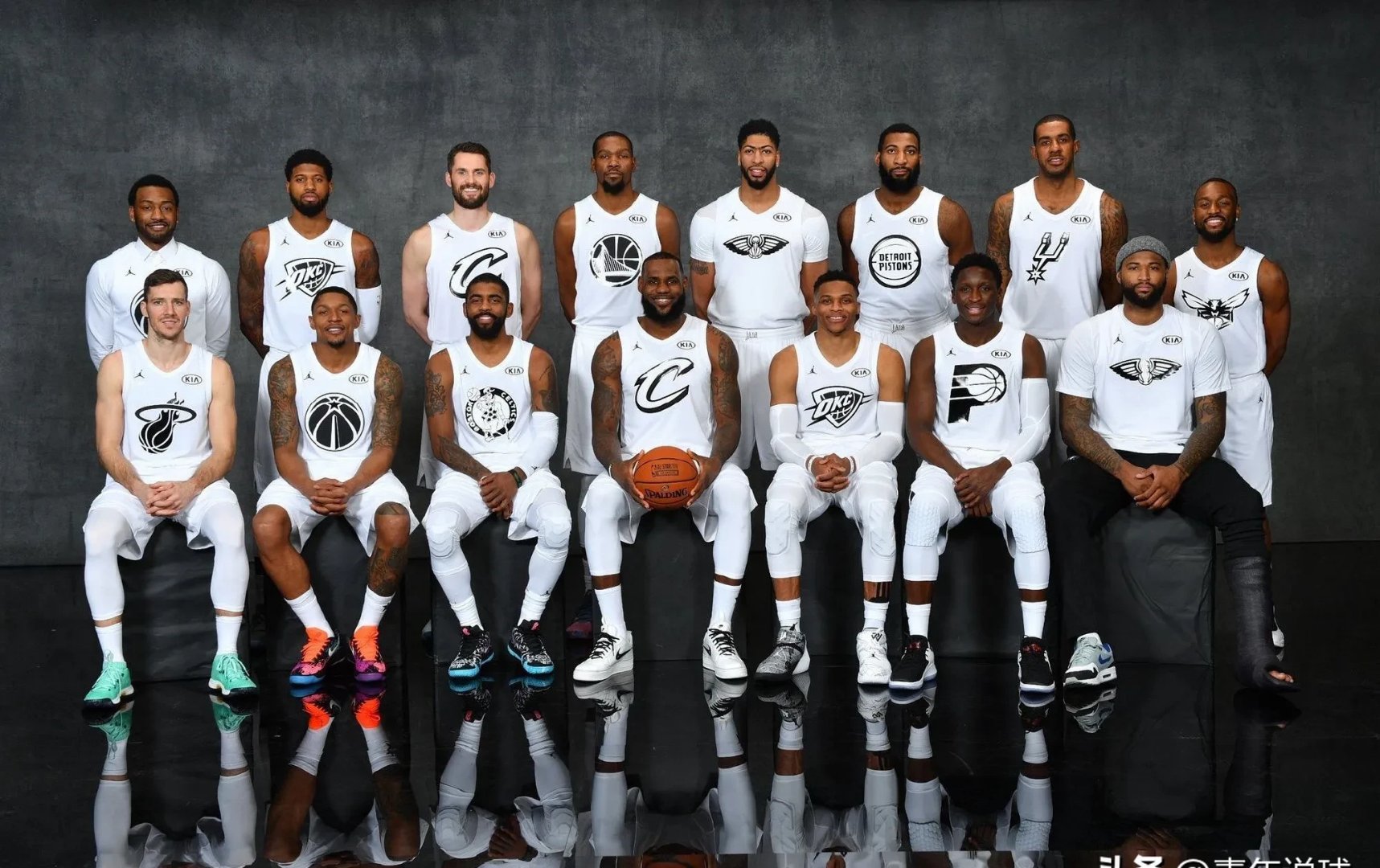 爱游戏网页版登录入口-篮球巨星聚集：詹姆斯领衔西部明星队出战的简单介绍