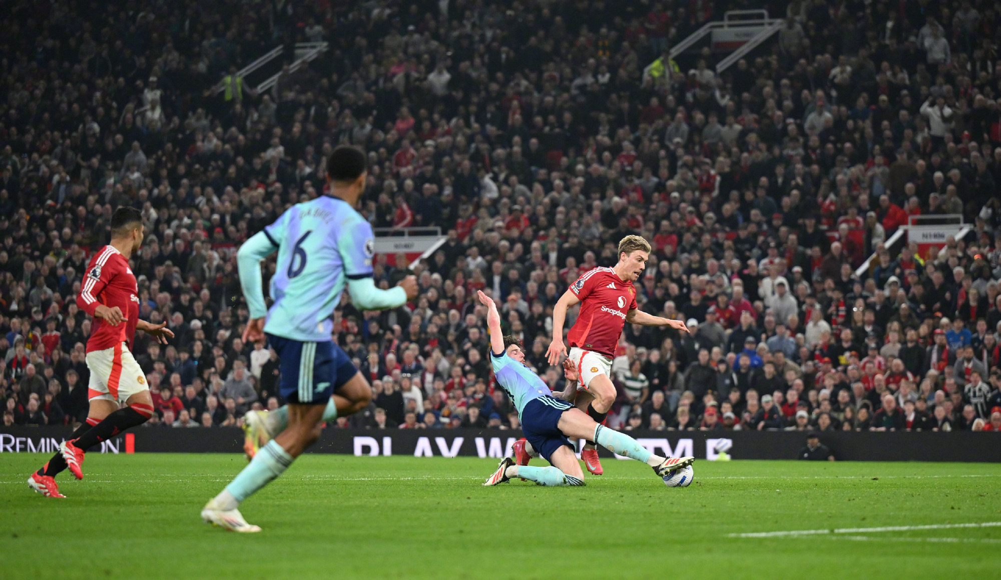 曼联失误致命，遗憾出局