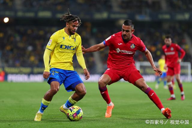 霍芬海姆队备战与弗赖堡的重要对决