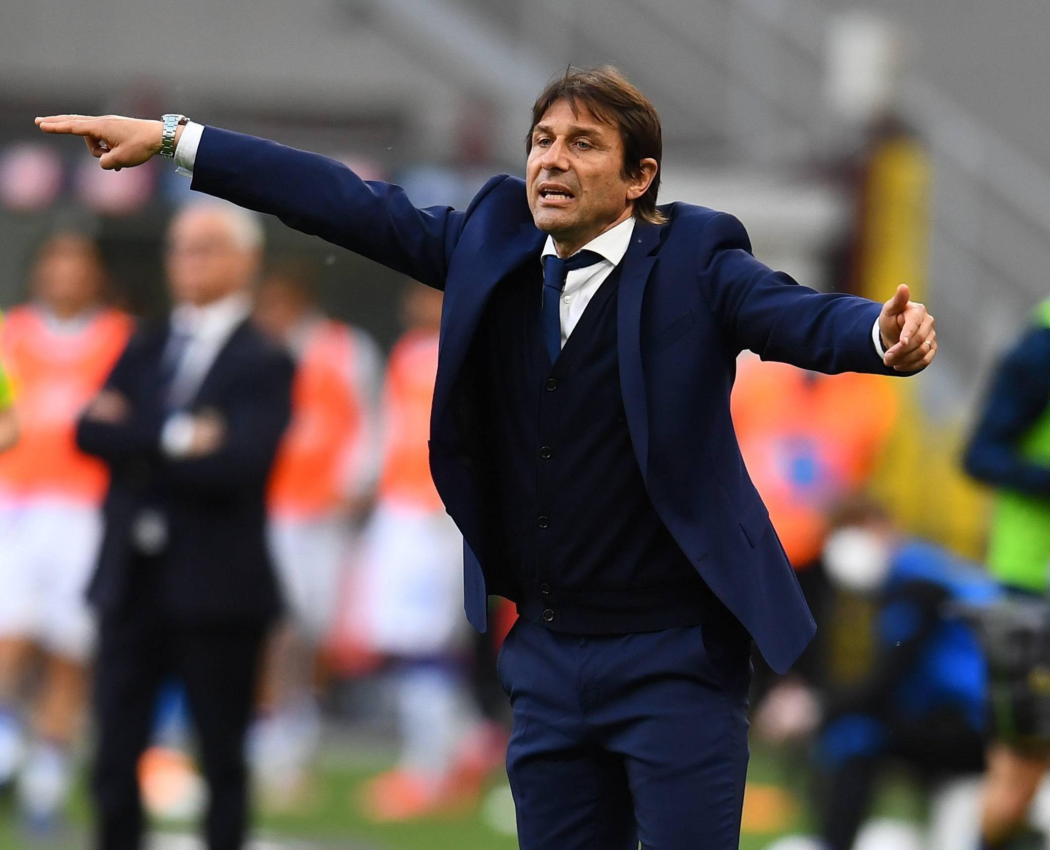 足球明星在比赛中展现出色技艺