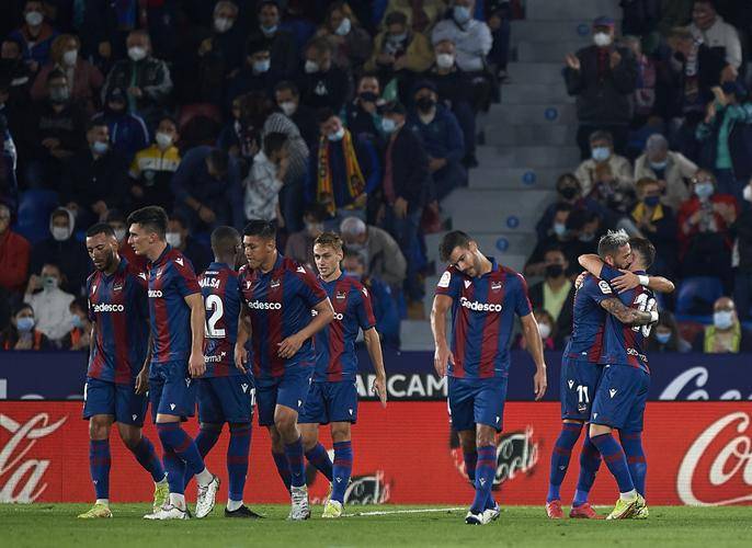 阿拉维斯客场胜出，球队表现出色