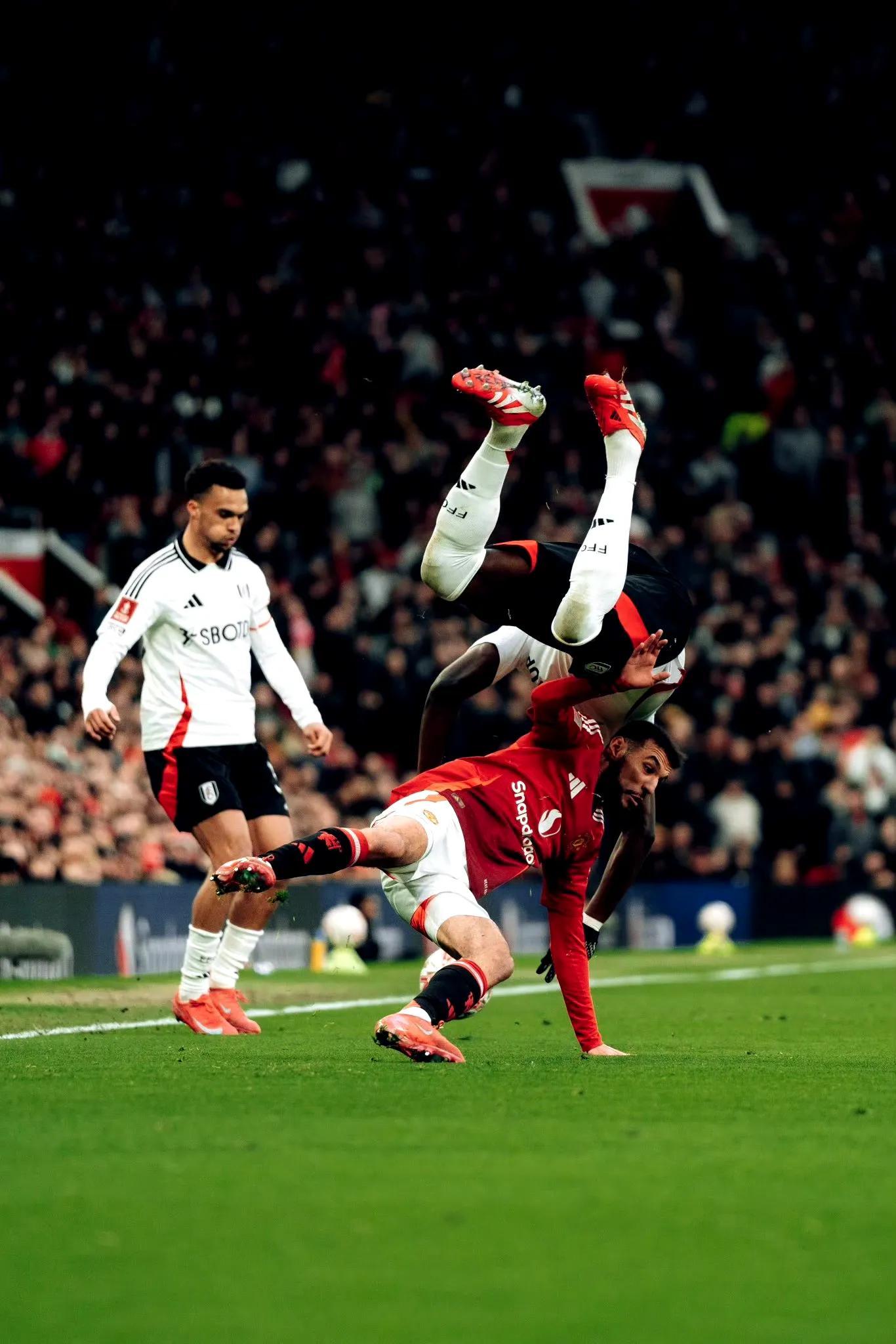 曼联逆袭击败劲旅，强势追上前四