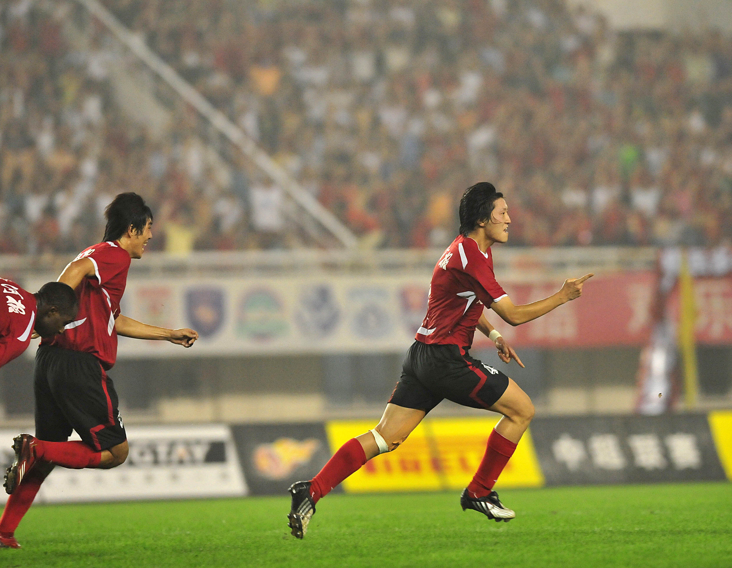 爱游戏亚洲官网-河南队力克对手，成功晋级季后赛