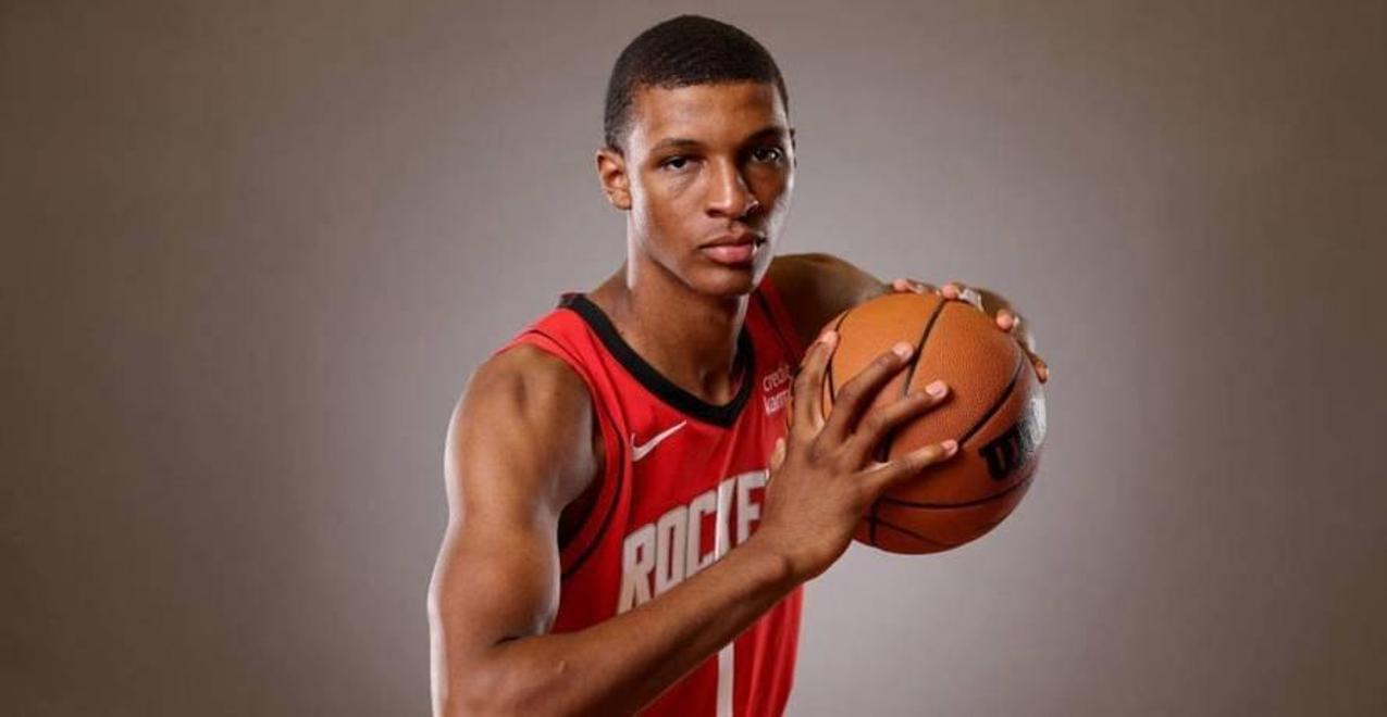 爵士力克老鹰,继续保持不败 爵士力克老鹰,继续保持不败