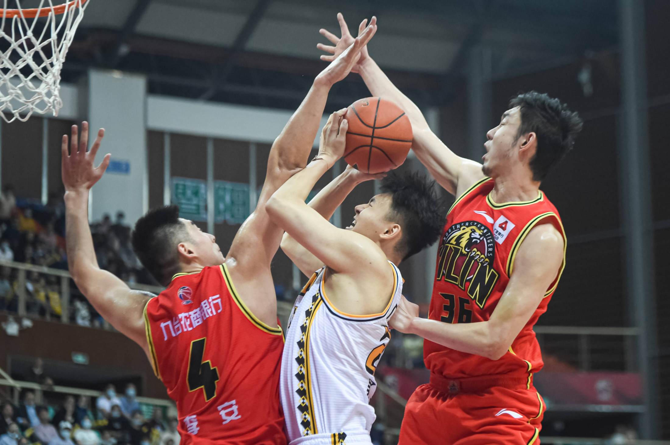 爱游戏官网-关于中国篮球联赛新赛季备战氛围浓烈，球员努力的信息