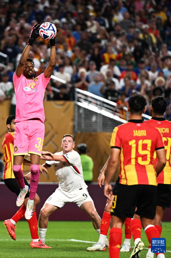 切尔西客场大胜，小组第一晋级淘汰赛